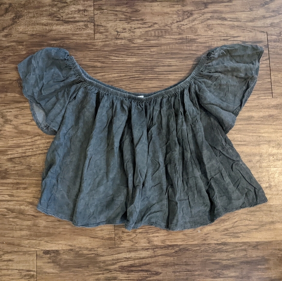 Ollie and Chloe by Jolie Off the shoulder crop top - Picture 3 of 8